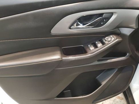 Used 2020 Chevrolet Traverse LS image 11