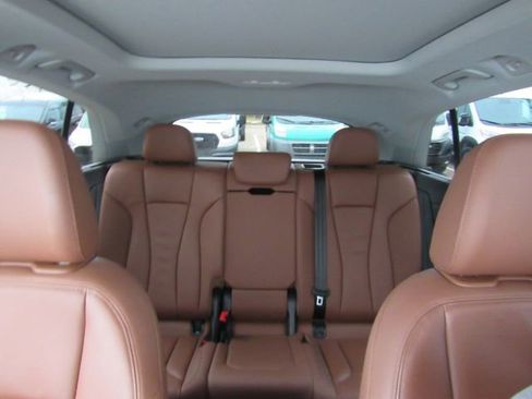 Used 2022 Audi Q8 Premium image 39