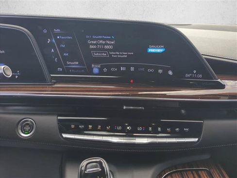Used 2022 Cadillac Escalade ESV Premium Luxury AWD/4WD image 18