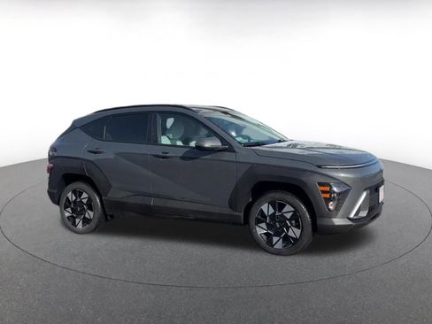Used 2025 Hyundai Kona SEL image 2