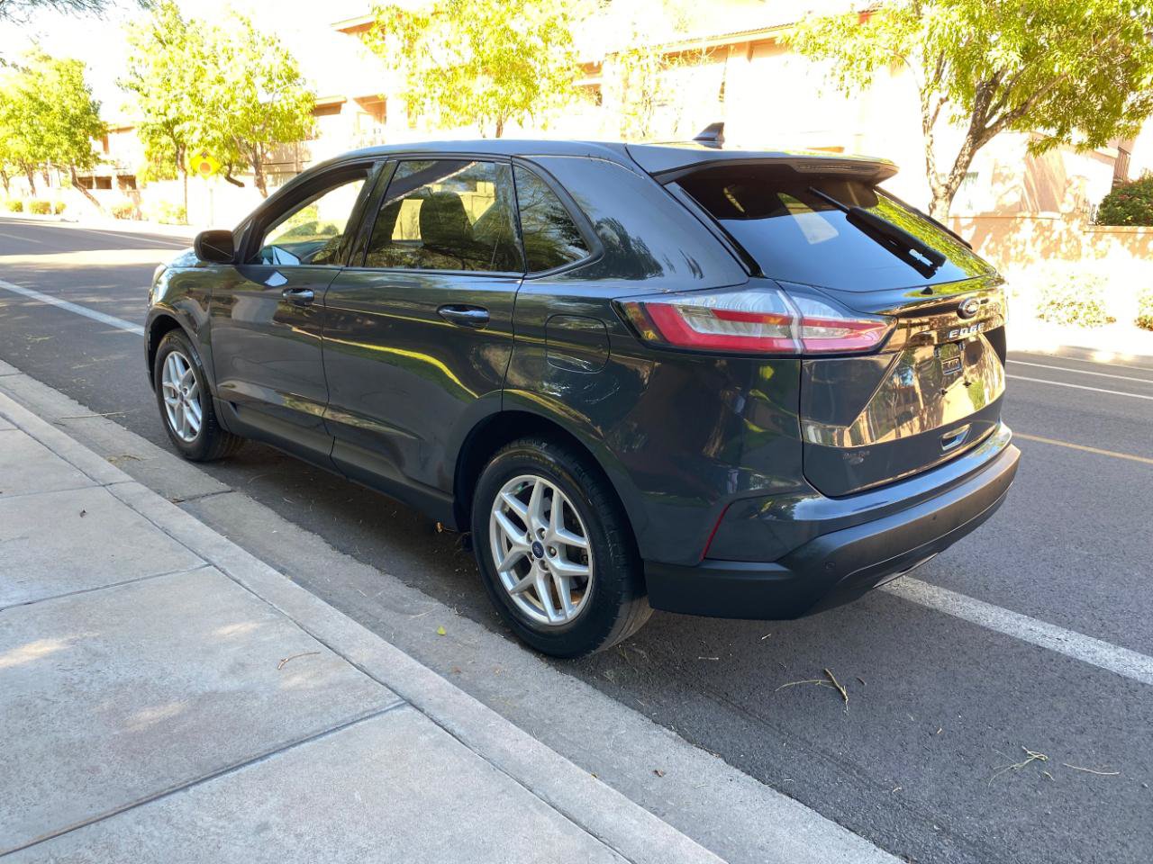 Used 2021 Ford Edge SE FWD image 12