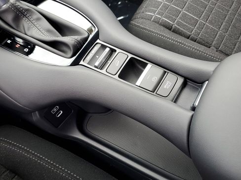 New 2024 Honda HR-V LX image 23