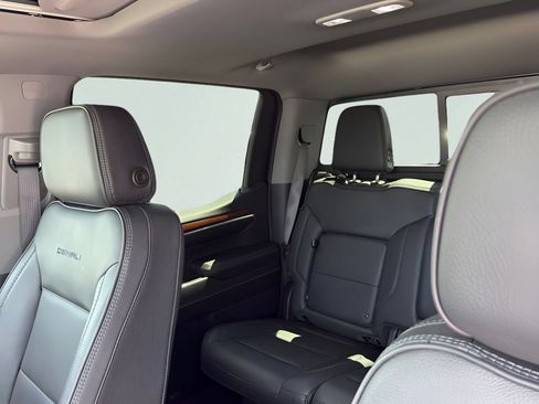 Used 2022 GMC Sierra 1500 Denali w/ Denali Reserve Package AWD/4WD image 9