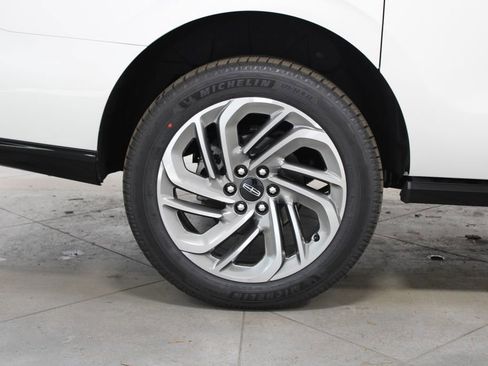 New 2026 Lincoln Navigator L Reserve AWD/4WD image 12