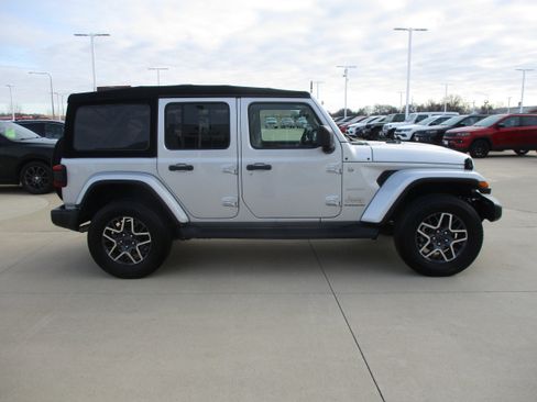 Used 2024 Jeep Wrangler Unlimited Sahara AWD/4WD image 7