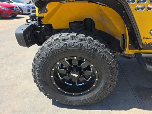 Used 2015 Jeep Wrangler Unlimited Sahara AWD/4WD image 28