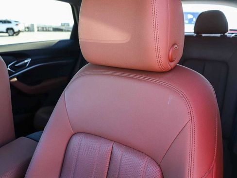 Used 2022 Audi e-tron Premium Plus w/ Premium Plus Package image 37