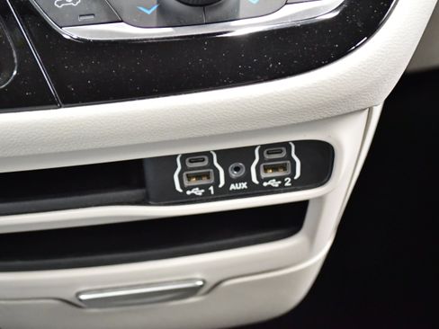 Used 2023 Chrysler Voyager LX FWD image 30