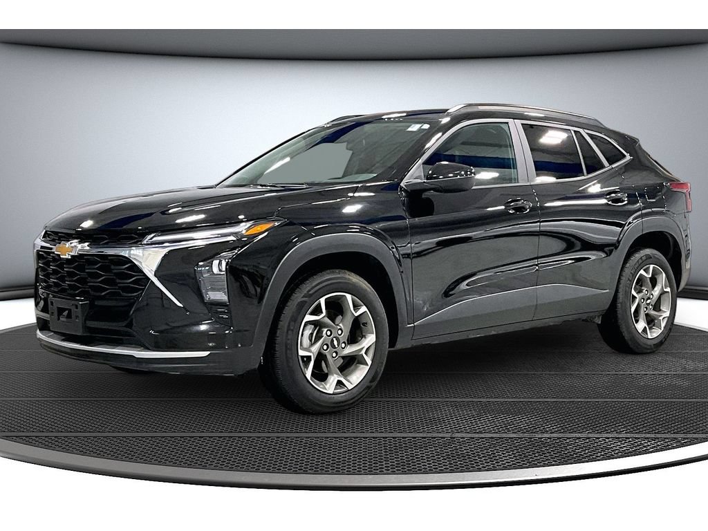Used 2025 Chevrolet Trax LT FWD image 15