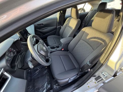 Used 2025 Toyota Corolla LE image 35