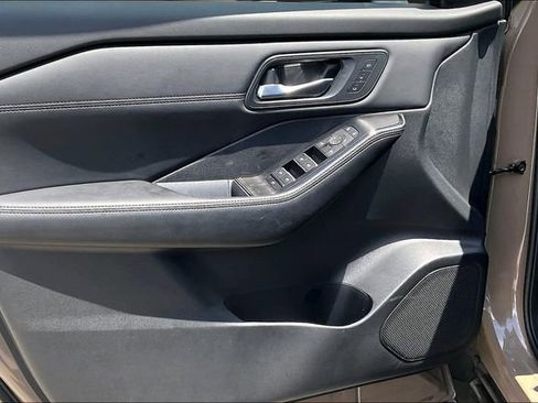 Certified 2025 Nissan Rogue SL w/ Tech Package FWD image 21