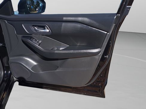 Used 2024 Nissan Rogue SV image 38