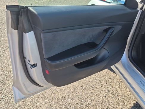 Used 2018 Tesla Model 3 Long Range RWD image 9