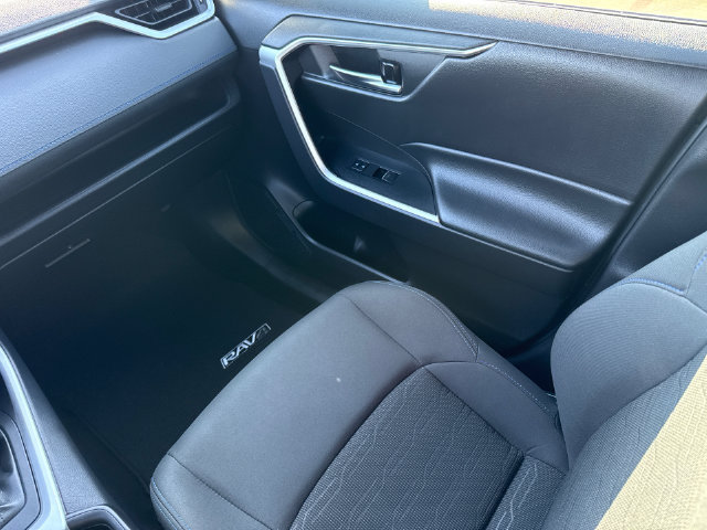 Used 2022 Toyota RAV4 SE AWD/4WD image 16