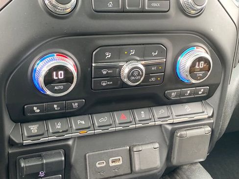 Used 2020 GMC Sierra 2500 AT4 w/ AT4 Premium Package AWD/4WD image 30