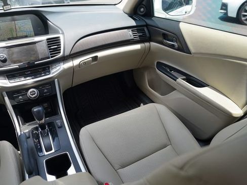 Used 2015 Honda Accord Touring image 25