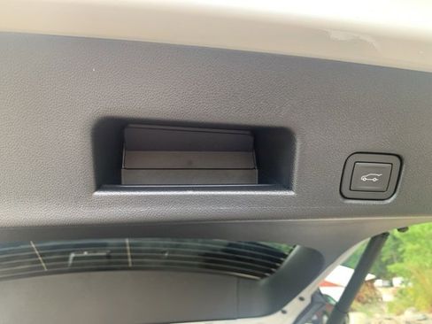 New 2026 GMC Acadia Elevation image 9