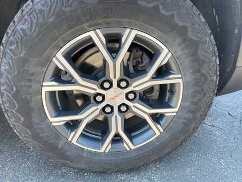 Used 2024 GMC Acadia AT4 w/ Luxury Package AWD/4WD image 19