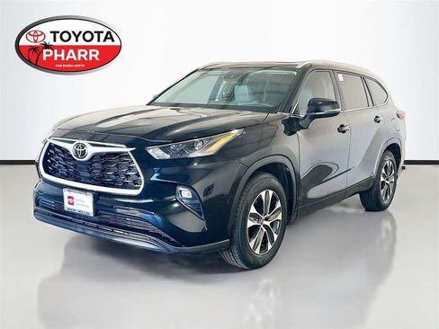 Used 2023 Toyota Highlander XLE image 1