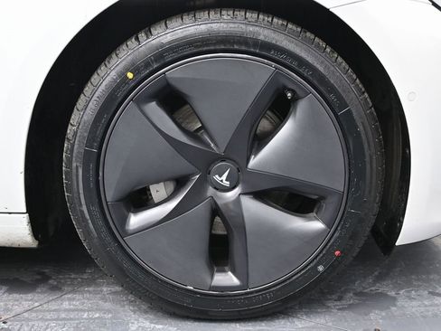 Used 2018 Tesla Model 3 Long Range image 13