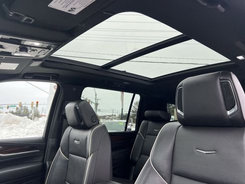 Used 2023 Cadillac Escalade ESV Premium Luxury image 24
