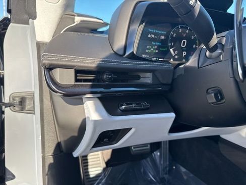 Used 2025 Chevrolet Corvette Stingray Premium Conv w/ Z51 Performance Package image 16