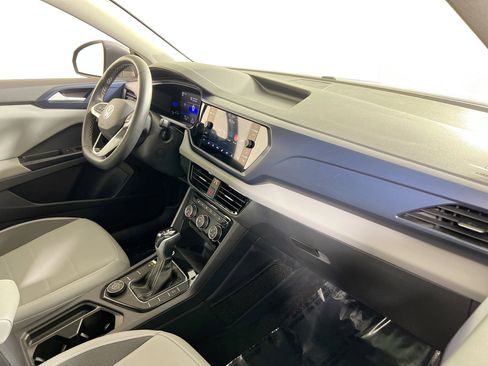 Used 2023 Volkswagen Taos SE image 28