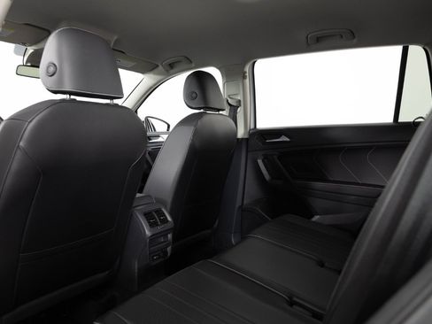 Used 2024 Volkswagen Tiguan SE AWD/4WD image 19