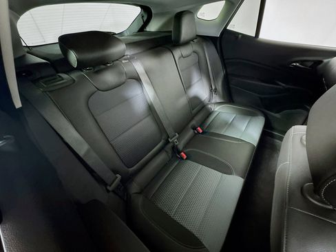 Used 2025 Chevrolet Trax LT w/ LT Convenience Package image 25