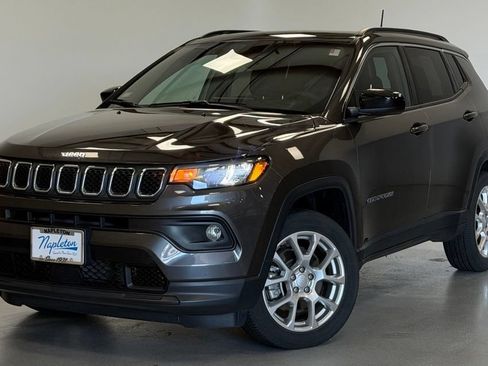 Used 2023 Jeep Compass Latitude w/ Sun and Sound Group AWD/4WD image 1