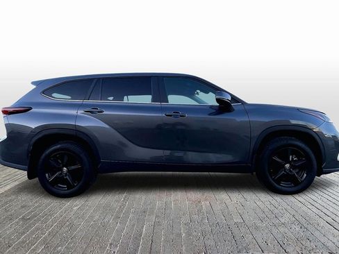 Used 2024 Toyota Highlander LE image 8