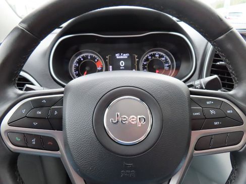 Used 2020 Jeep Cherokee Latitude Plus image 31