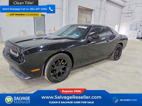 Used 2013 Dodge Challenger SXT RWD image 1