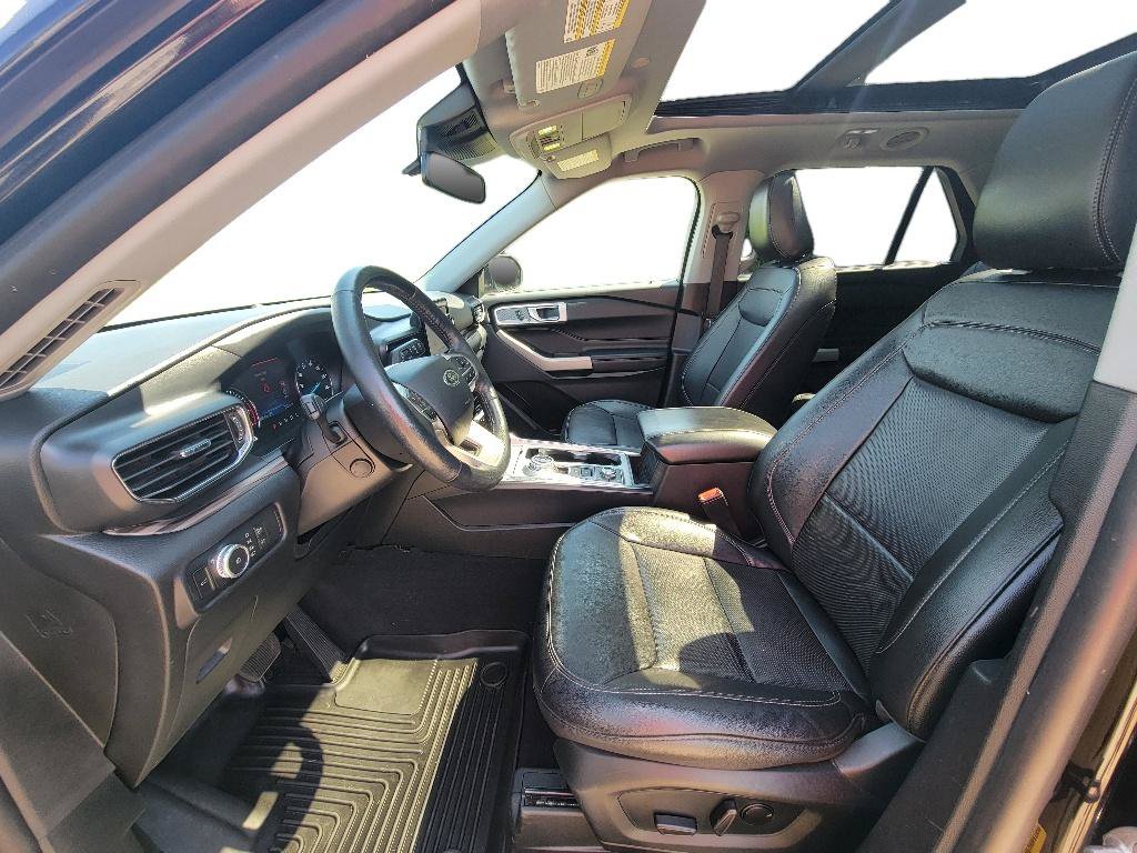 Used 2021 Ford Explorer Limited w/ Equipment Group 301A AWD/4WD image 11