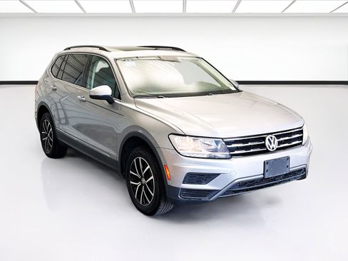 Used 2021 Volkswagen Tiguan SE image 3