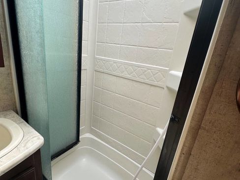 Used 2015 Ford E-450 and Econoline 450 Super Duty w/ Motorhome Prep Package image 16