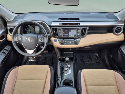 Used 2016 Toyota RAV4 XLE w/ Convenience Package image 10