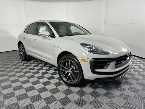 Certified 2025 Porsche Macan image 9