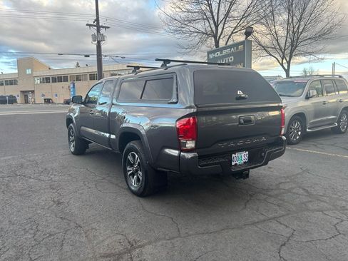 Used 2016 Toyota Tacoma TRD Sport w/ Towing Package image 3