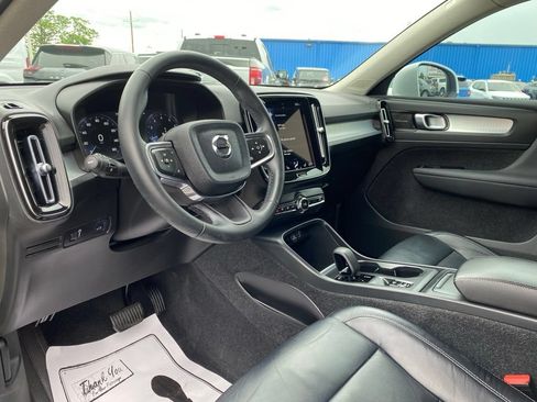 Used 2022 Volvo XC40 T5 Momentum AWD/4WD image 9