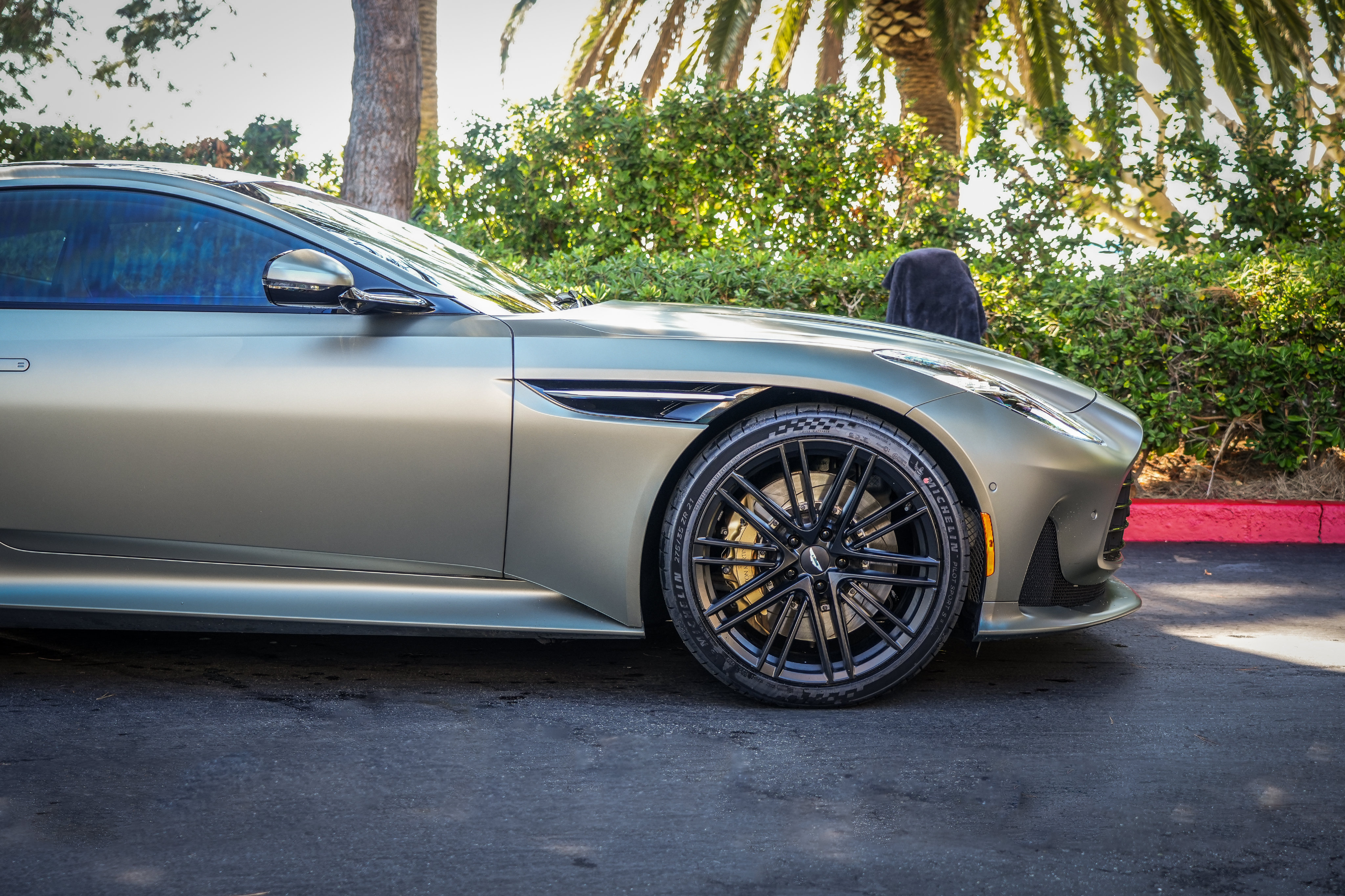 Used 2024 Aston Martin DB12 Coupe RWD image 4