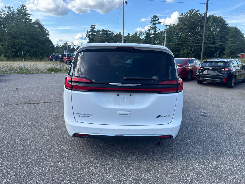 Used 2024 Chrysler Pacifica Limited FWD image 4