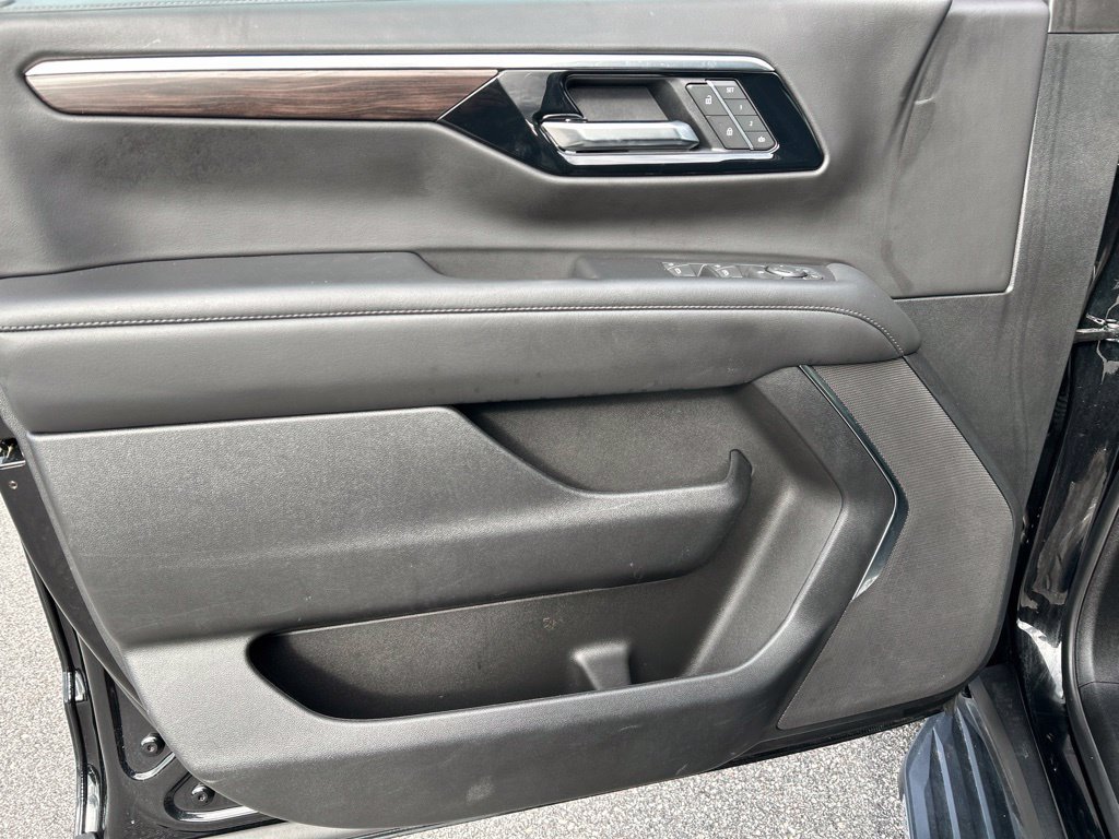 Used 2025 Chevrolet Tahoe LT AWD/4WD image 12