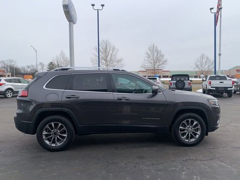 Used 2019 Jeep Cherokee Latitude Plus w/ Comfort/Convenience Group image 2