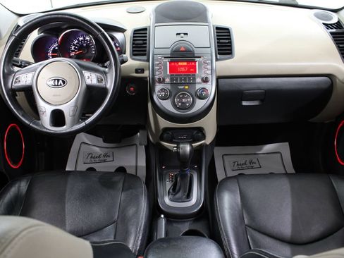 Used 2011 Kia Soul ! image 2