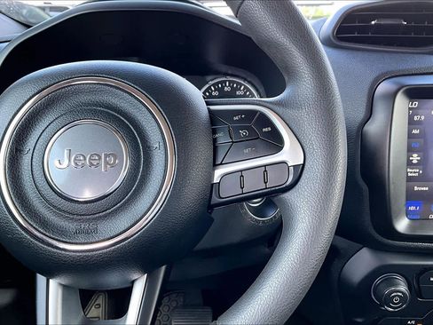 Used 2023 Jeep Renegade Latitude AWD/4WD image 21