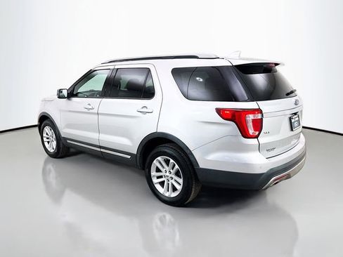 Used 2016 Ford Explorer XLT w/ Equipment Group 201A FWD image 5