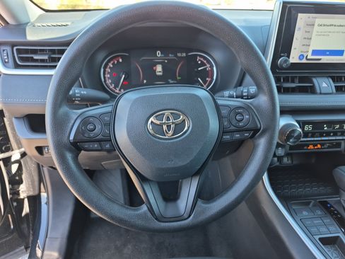 Used 2025 Toyota RAV4 XLE AWD/4WD image 9