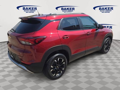 Used 2022 Chevrolet TrailBlazer LT w/ Convenience Package FWD image 3