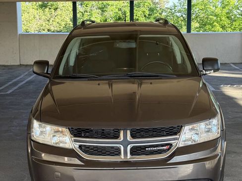 Used 2015 Dodge Journey SE w/ Flexible Seating Group image 2